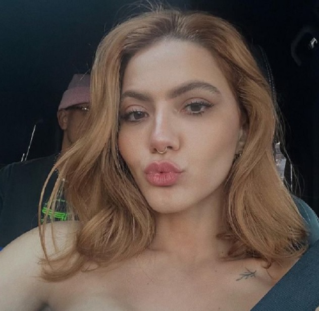 Sarah Poncio assume namoro com lutador Victor Martins