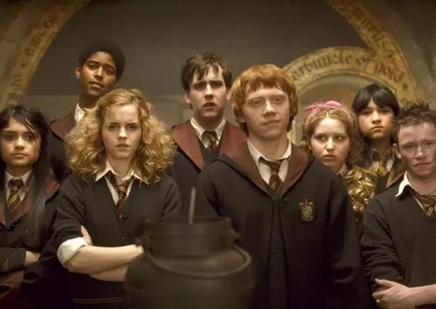 Atriz de Harry Potter anuncia perfil de fetiche no Only Fans para pagar as contas
