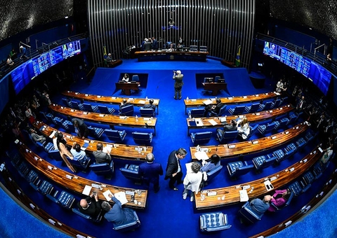 Comissão do Senado aprova projeto que 'turbina' salários de juízes e promotores