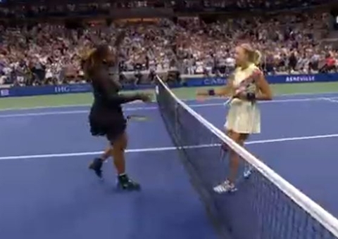 Serena cai no US Open e se despede das quadras com porta aberta a retorno
