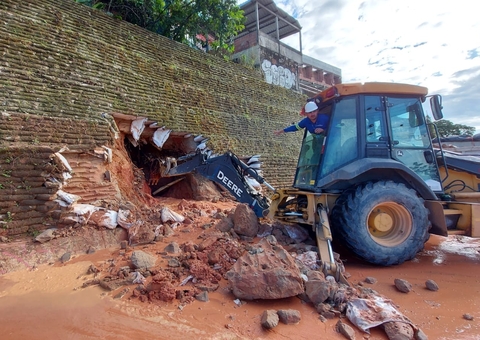 Bairros de Manaus ficam sem água após vazamento em rede de distribuição