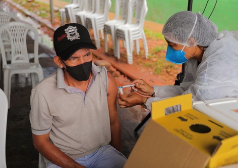 Carreta da Vacina aplica mais de 700 doses do imunizante contra Covid em Manacapuru