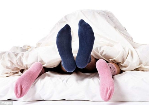 Estudo aponta que pés frios atrapalham o orgasmo