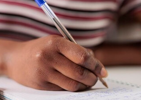 UFAM abre concurso com 25 vagas e salário de até R$ 4,5 mil 