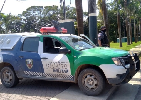 Homem é preso após esfaquear vizinho na frente de casa no Redenção