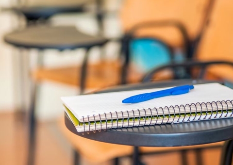 Professor é preso por importunar sexualmente alunas de 13 anos em escola em Manaus