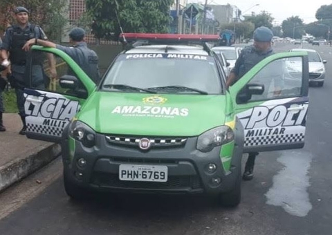 Mototaxista é preso após agredir homens e destruir xadrez de viatura em Manaus