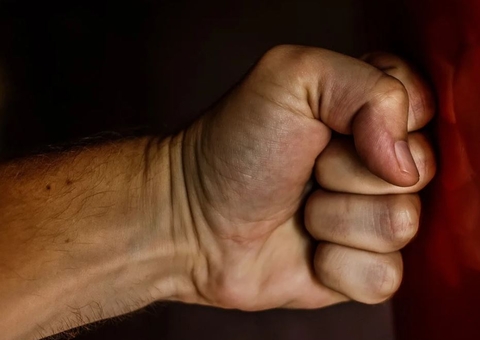 Assalto em padaria termina com homem espancado em Manaus