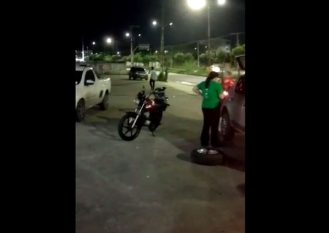 Cratera em avenida causa acidentes e ameaça vidas de motoristas em Manaus