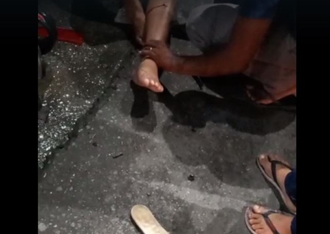 Mulher atingida por carro que invadiu contramão morre em Manaus