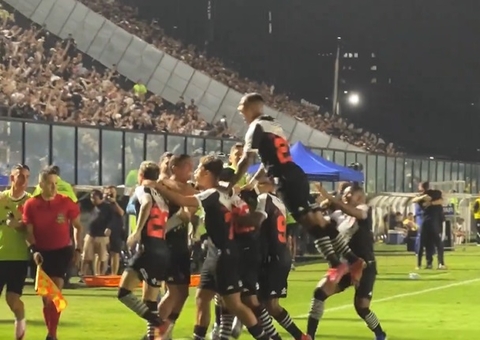 Vasco quebra tabu de 14 anos e derrota Corinthians por 2 a 0 no Brasileirão