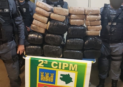 PM resgata mais de 100 Kg de maconha após naufrágio de barco no Rio Negro