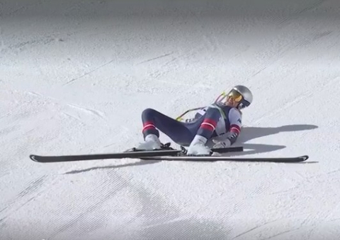 Lenda do esqui, Lindsey Vonn é resgatada de helicóptero após acidente nas Olimpíadas de Inverno