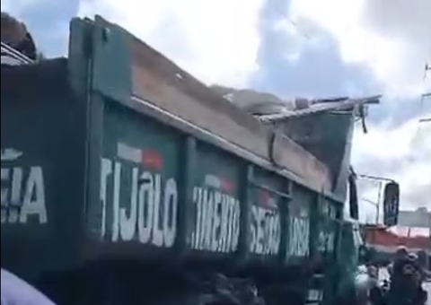 Ao vivo: Motociclista morre em frente a shopping durante acidente em Manaus