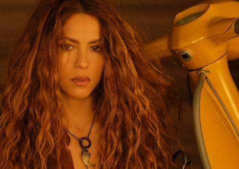 Fãs veem indícios de que Shakira pode se assumir lésbica; entenda