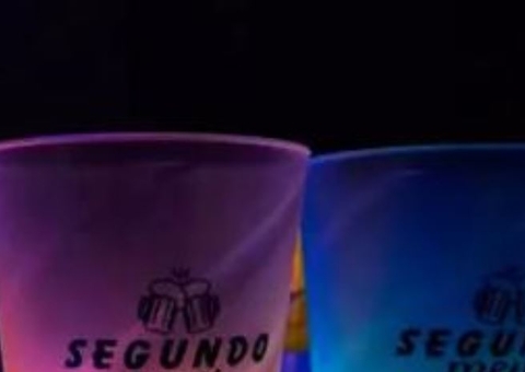 Durante bebedeira, homem enfia copo de lembrancinha de festa no ânus