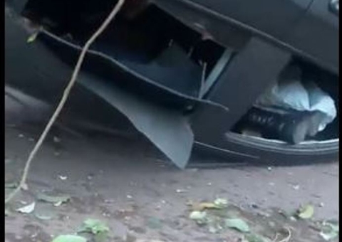 Carro com policial militar capota em grave acidente na AM-010