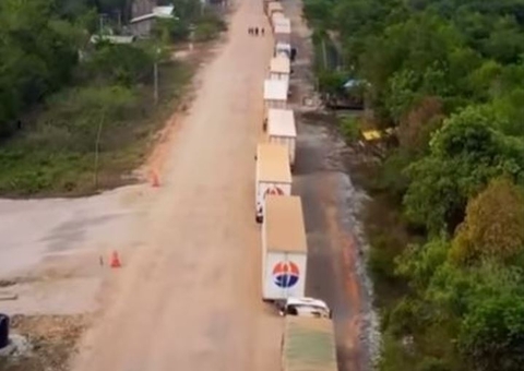 Fila quilométrica mostra carretas de alimentos 'ilhadas' na BR-319