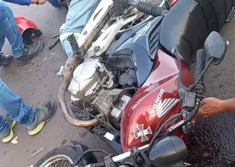 Acidente na frente de supermercado deixa homem ferido em Manaus