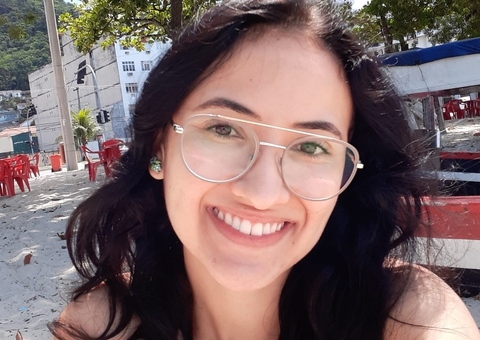 Jovem morta a facadas em praça de alimentação de shopping é identificada