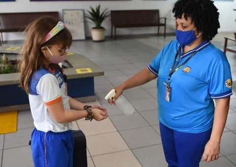 Estudantes do Ensino Fundamental retornam às aulas presenciais no Amazonas