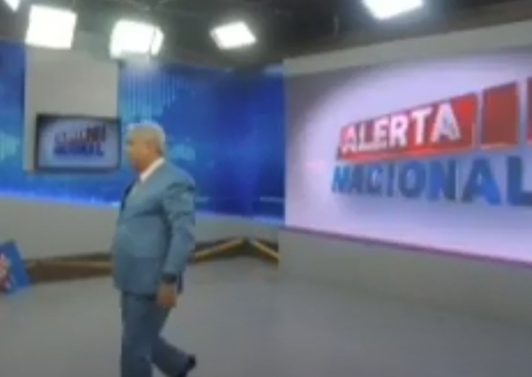Irritado, Sikera Jr arranca microfone e abandona Alerta Nacional ao vivo