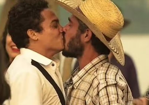 Par romântico em 'Pantanal', Silvero Pereira homenageia Thommy Schiavo