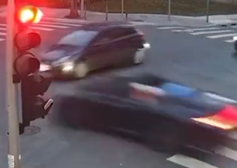 Vídeo: Porsche com Gato Preto e Bia Miranda furou sinal em alta velocidade