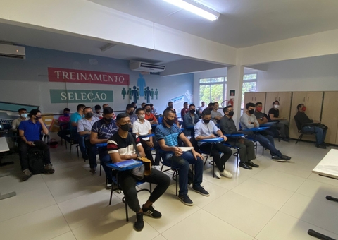 Jovens cadastrados no Sine Manaus passam por processo seletivo para 1º emprego