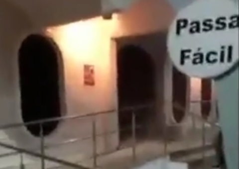 Vídeo: Sinetram tem porta depredada por integrantes do CV em Manaus