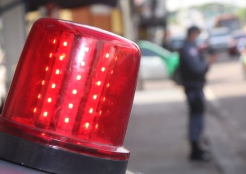 Homem se descontrola e ataca tio a facadas em avenida de Manaus