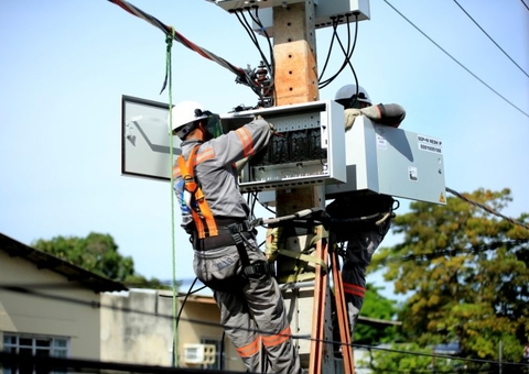 Cliente deve arcar com dívida da Amazonas Energia caso não tenha trocado titularidade