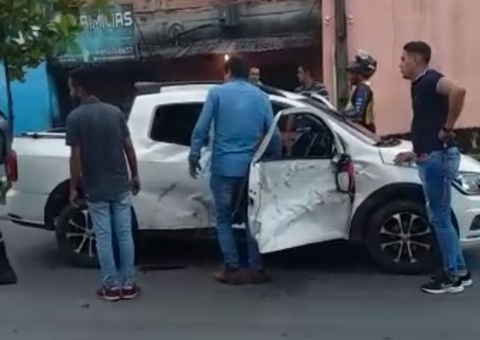 Acidente violento deixa um ferido em avenida de Manaus