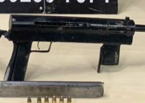 Homem é preso com submetralhadora a caminho de ataques em Manaus