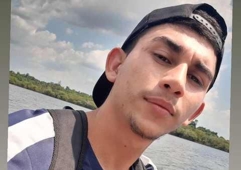 Jovem morre ao ter moto arrastada por carro em cruzamento em Manaus 