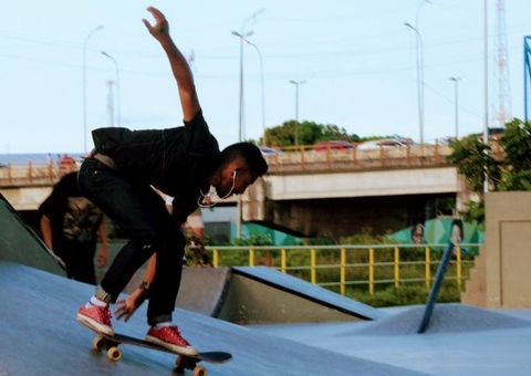 Projeto adapta skate e aproxima crianças com deficiência do esporte