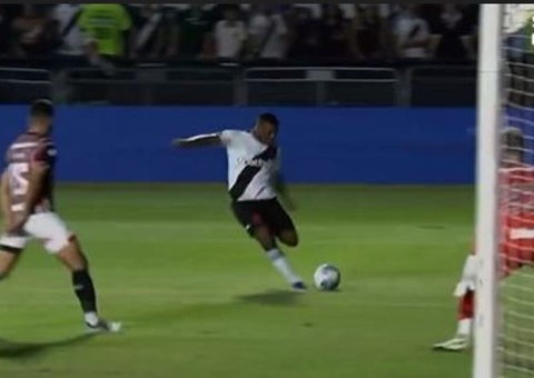 Vasco vence São Paulo de virada e respira no Brasileirão