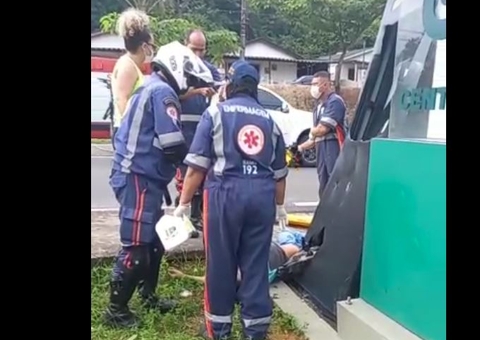 Homem morre ao ser arremessado de motocicleta a caminho de café com a família em Manaus