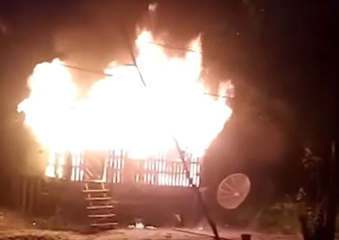 Homem é preso após incendiar casa com esposa dentro no Amazonas