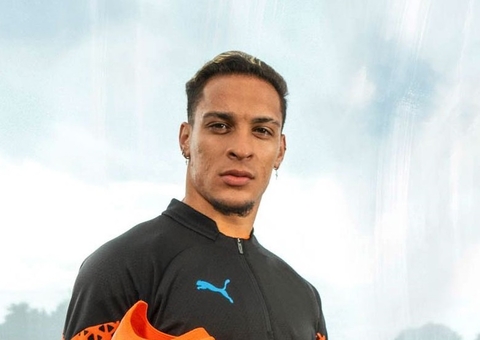 Antony se defende de acusação de agredir a ex após ser desconvocado da seleção