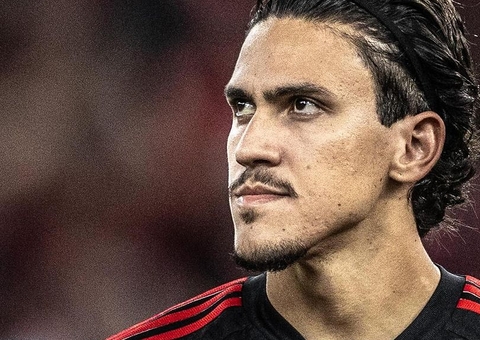 Pedro, do Flamengo, faz tratamento para diminuir tamanho do queixo 