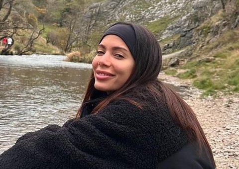 Anitta curte momento na natureza com namorado, ex-Flamengo: 'offline'