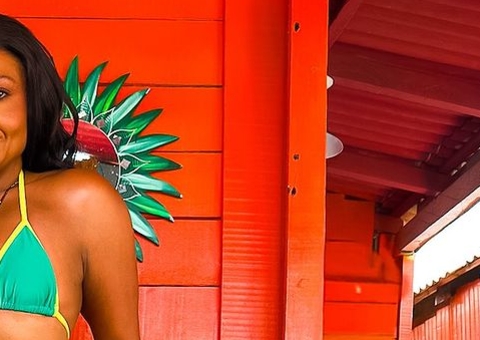 Gaby Amarantos mostra barriga definida após perder 25 kg