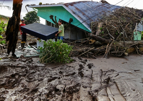 Número de mortos pela chuva no Sul sobe para 40, diz Defesa Civil