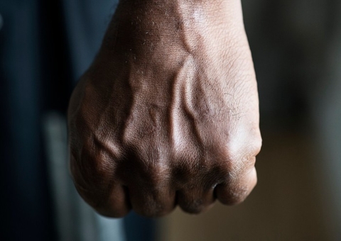 Marido é preso após agredir esposa a socos em Barcelos