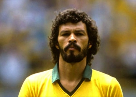 Craque do Corinthians e da seleção, Sócrates batiza prêmio da Bola de Ouro
