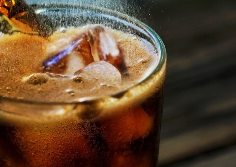 Refrigerante zero eleva mais o risco de doença no fígado que versões comuns 