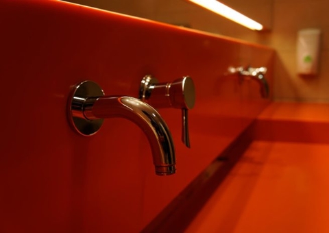 Motel não terá que indenizar casal que ficou resfriado por falta de banho quente