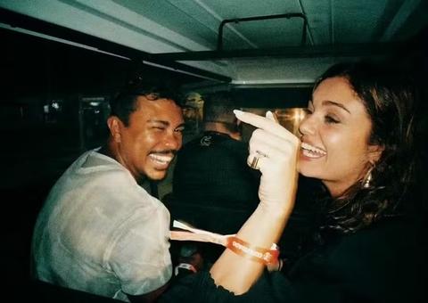 Após término, Sophie Charlotte e Xamã reaparecem agarradinhos em festa de Anitta