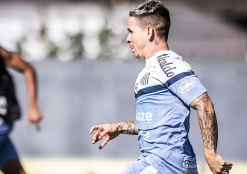 Afastado, Soteldo assina contrato com o Santos e recebe sondagens da Arábia
